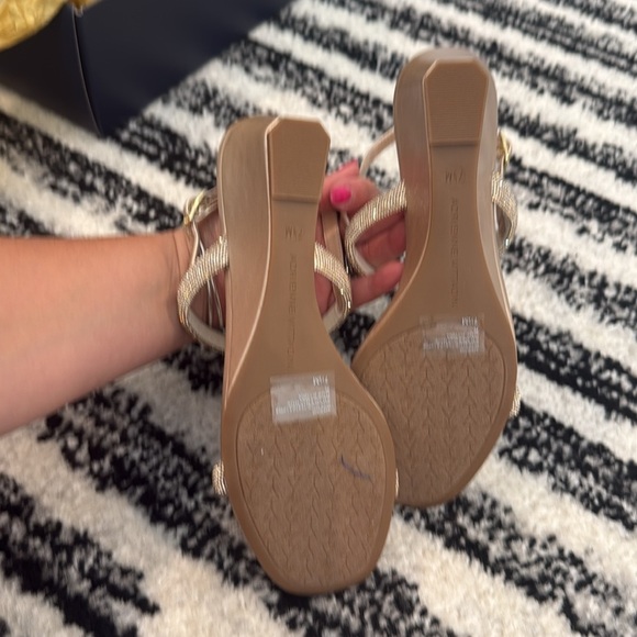 Adrienne Vittadini Adonnis wedge heel sandal
Size 7.5 - Picture 3 of 4